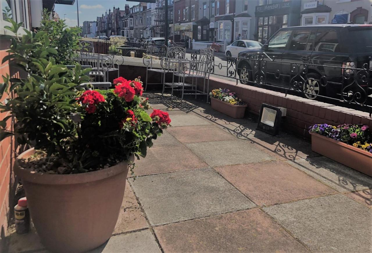 Ultimate Family Guest House Blackpool Zewnętrze zdjęcie